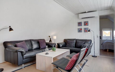 Naina - 200M from the Sea: Mueble, Sofá, Diseño De Interiores, Piso, Madera, Sala, Suelo, Techo, Mesa, Habitación
