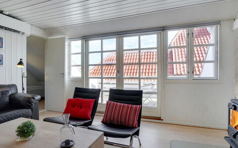 Naina - 200M from the Sea: Mueble, Piso, Diseño De Interiores, Suelo, Madera, Techo, Sofá, Habitación, Departamento, Sala