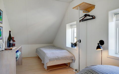 Naina - 200M from the Sea: Mueble, Diseño De Interiores, Pared, Piso, Suelo, Madera, Techo, Habitación, Lámpara, Cama