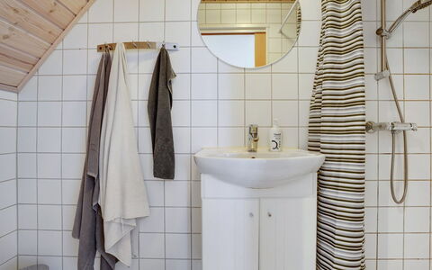 Naina - 200M from the Sea: Piso, Diseño De Interiores, Arreglo De Tubería, Suelo, Baño, Plomería, Lavabo, Grifo, Habitación, Loseta