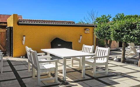 Fulla - 1.1Km from the Sea: Mueble, Mueble Para Exteriores, Silla, Mesa, Mesa Al Aire Libre, Cocina Y Comedor Mesa, Sombra, Mesa De Café, Patio