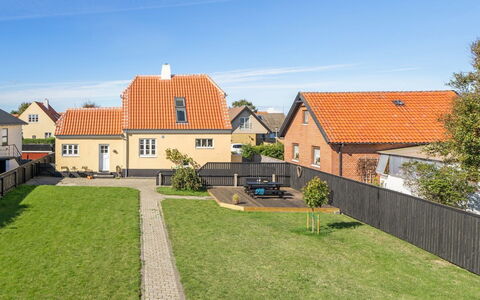 Kätlin - 1.1Km from the Sea: Hierba, Casa, Techo, Casa, Cabaña, Arbusto, El Terreno Del Lote, Área Rural, Casa De Campo, Cobertura Del Suelo