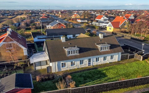 Canan - 1.6Km from the Sea: Casa, Barrio Residencial, Casa, Cabaña, Techo, El Terreno Del Lote, Vía Muerta, Jardín, Inmuebles, Césped