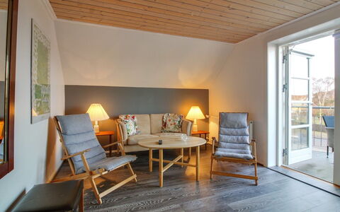 Gæsling - 1.6Km from the Sea: Casa, Barrio Residencial, Casa, Cabaña, Techo, El Terreno Del Lote, Vía Muerta, Jardín, Inmuebles, Césped