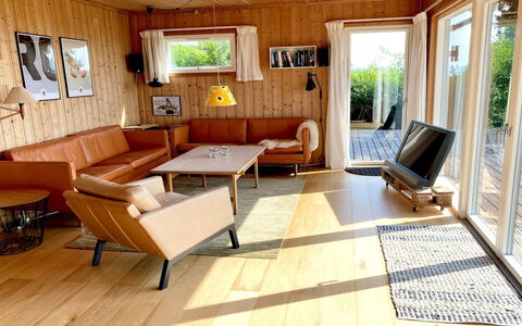 Iadrik - 85M to the Fjord: Mueble, Diseño De Interiores, Piso, Suelo, Madera, Sofá, Suelos De Madera, Techo, Sala, Habitación