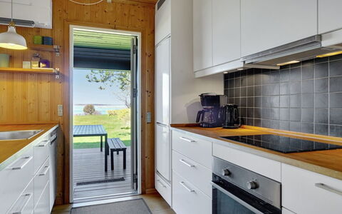 Iadrik - 85M to the Fjord: Cocina, Madera, Aparato De Cocina, Piso, Diseño De Interiores, Mostrador, Suelo, Electrodoméstico, Electrodoméstico, Gabinetes