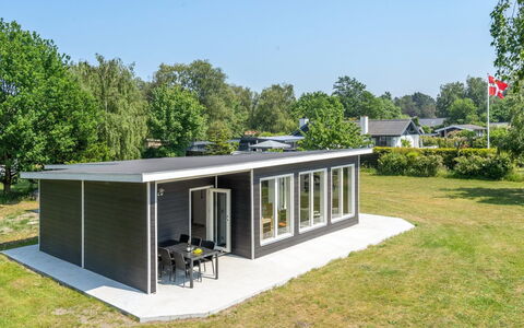 Sighmund - 530M from the Sea: Hierba, Casa, Techo, Casa, Cabaña, Arbusto, El Terreno Del Lote, Área Rural, Casa De Campo, Cobertura Del Suelo