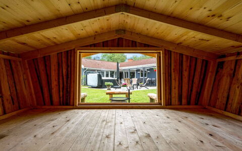 Sverker - 300M from the Sea: Techo, Casa, Casa, Cabaña, Puerta, Vía Muerta, Cubierta, Porche, Tablón, Madera Dura