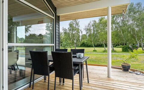 Luukas - 150M from the Sea: Departamento, Sombra, Balcón, Silla, Cerca, Mueble Para Exteriores, Aluminio, Césped Artificial
