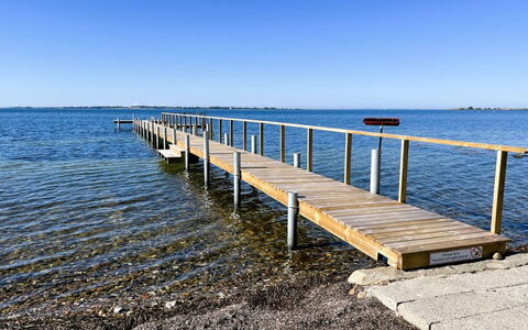 Daike - 25M from the Sea: Azul, Agua, Cuerpo De Agua, Muelle, Horizonte, Muelle, Camino Acuático, Mar, Costeras Y Los Accidentes Geográficos Oceánico