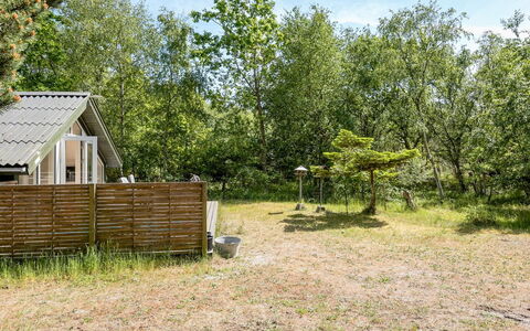 Osa - 150M from the Sea: Arbusto, Cabaña, El Terreno Del Lote, Área Rural, Jardín, Edificios Del Jardín, Patio Interior, Césped, Sombra, Yarda