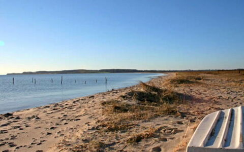Aaran - 300M from the Sea: Azul, Arbusto, Cabaña, Cobertura Del Suelo, Jardín, Inmuebles, Sombra, Paisajismo, Casa De Campo, Eco Hotel