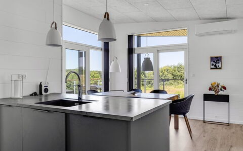 Klarin - 350M from the Sea: Cocina, Mostrador, Aparato De Cocina, Diseño De Interiores, Mueble, Piso, Electrodoméstico, Gabinetes, Techo, Suelo