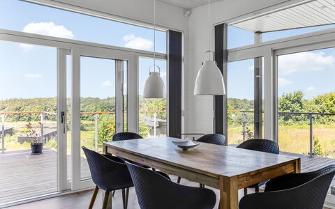 Klarin - 350M from the Sea: Mueble, Piso, Diseño De Interiores, Silla, Suelo, Madera, Cocina Y Comedor Mesa, Suelos De Madera, Comedor, Mesa