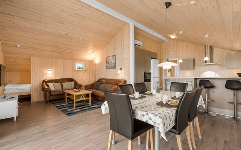 Clement - 500M to the Fjord: Madera, Casa, Madera Dura, Techo, Suelos De Madera, Manchas De Madera, Cocina Y Comedor Mesa, Cabaña, Tablón, Sala