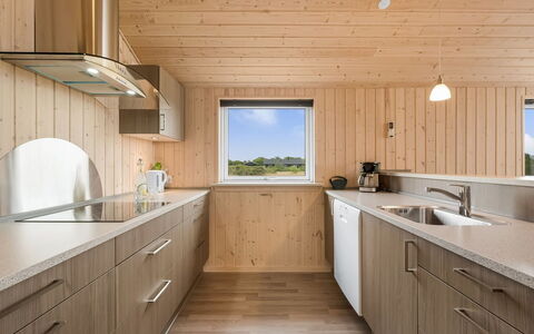 Clement - 500M to the Fjord: Madera, Piso, Cocina, Manchas De Madera, Madera Dura, Mostrador, Madera Contrachapada, Tablón, Suelos De Madera, Gabinetes