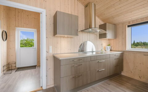 Clement - 500M to the Fjord: Madera, Techo, Piso, Suelo, Diseño De Interiores, Cocina, Casa, Mostrador, Lámpara, Aparato De Cocina