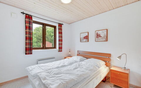 Rika - 525M to the Fjord: Madera, Cama, Habitación, Casa, Casa, Diseño De Interiores, Sábana, Marco De La Cama, Mueble, Lecho