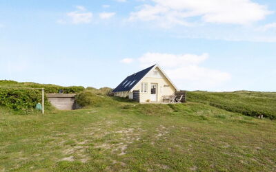 Ebba - 25M from the Sea