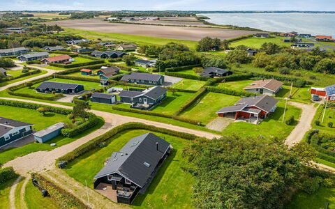 Naninja - 300M to the Fjord: Cabaña, Casa, Casa, Techo, Porche, Inmuebles, Vía Muerta, Edificios Del Jardín, Casa De Campo, Yarda