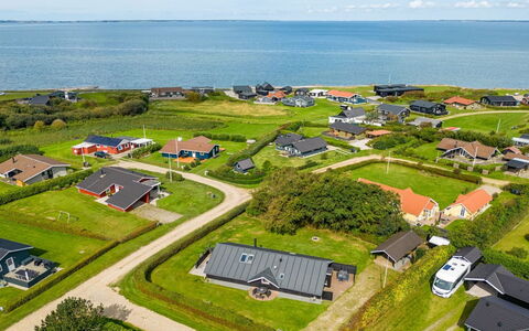 Naninja - 300M to the Fjord: Cabaña, Casa, Casa, Techo, Porche, Inmuebles, Vía Muerta, Edificios Del Jardín, Casa De Campo, Yarda