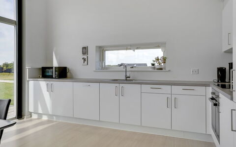 Nimrod - 300M from the Sea: Piso, Pared, Suelo, Diseño De Interiores, Madera, Techo, Suelos De Madera, Encendiendo, Mueble, Suelo Laminado