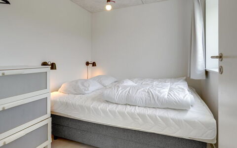 Nimrod - 300M from the Sea: Piso, Pared, Suelo, Diseño De Interiores, Madera, Techo, Suelos De Madera, Encendiendo, Mueble, Suelo Laminado