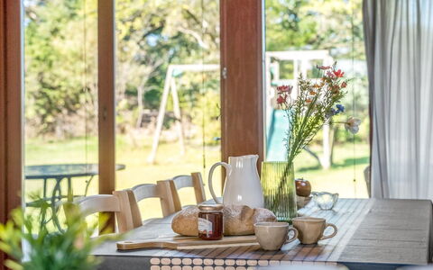 Frandsine - 800M from the Sea: Mueble, Diseño De Interiores, Madera, Mesa, Silla, Vajilla, Cocina Y Comedor Mesa, Comedor, Encendiendo, Utensilios Para Servir