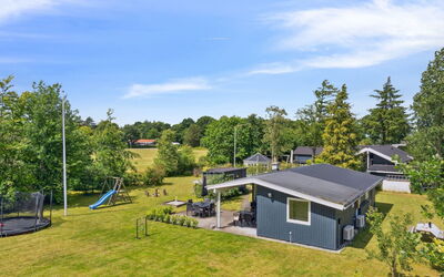 Hanne - 300M from the Sea