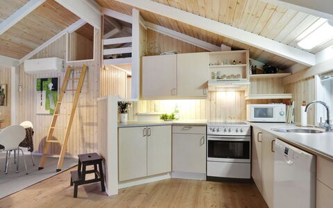 Arwed - from the Sea: Madera, Techo, Diseño De Interiores, Piso, Cocina, Mueble, Suelo, Electrodoméstico, Lámpara, Casa