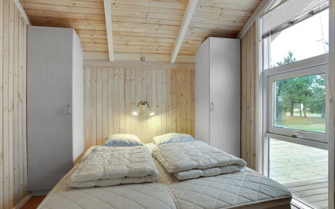 Arwed - from the Sea: Madera, Techo, Diseño De Interiores, Habitación, Suelo, Piso, Cama, Habitación, Lámpara, Lecho