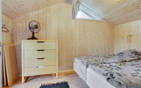 Arwed - from the Sea: Madera, Techo, Diseño De Interiores, Piso, Suelo, Habitación, Habitación, Sábana, Linos, Cama