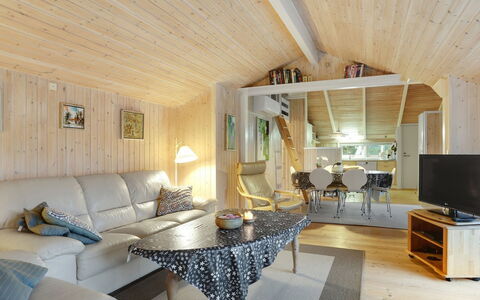 Arwed - from the Sea: Diseño De Interiores, Madera, Techo, Mueble, Piso, Habitación, Sofá, Sala, Lámpara, Suelo