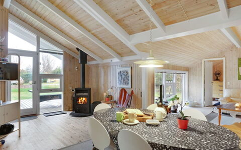 Arwed - from the Sea: Madera, Techo, Diseño De Interiores, Lámpara, Casa, Piso, Mueble, Cabaña, Habitación, Sala
