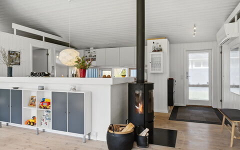 Aleia - 1.6Km from the Sea: Piso, Diseño De Interiores, Suelo, Techo, Mueble, Gabinetes, Suelos De Madera, Cocina, Habitación, Electrodoméstico