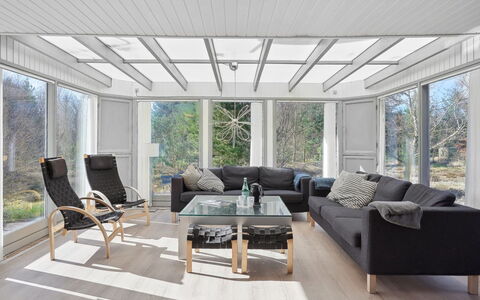 Tarja - 150M from the Sea: Madera, Diseño De Interiores, Techo, Mueble, Suelo, Piso, Sala, Sofá, Suelos De Madera, Silla