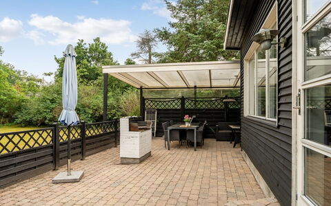 Raya - 250M from the Sea: Madera, Porche, Mueble, Cubierta, Suelo, Mueble Para Exteriores, Sombra, Mesa Al Aire Libre, Estructura Al Aire Libre, Madera Dura