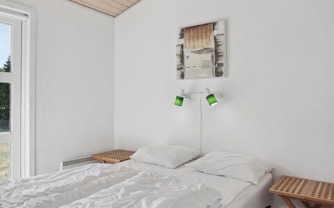 Bertram - 1.9Km from the Sea: Mueble, Diseño De Interiores, Pared, Cama, Habitación, Suelo, Piso, Madera, Techo, Sábana