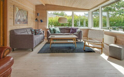 Svend - 1.5Km from the Sea: Mueble, Diseño De Interiores, Piso, Suelo, Suelos De Madera, Madera, Techo, Sofá, Sala, Silla