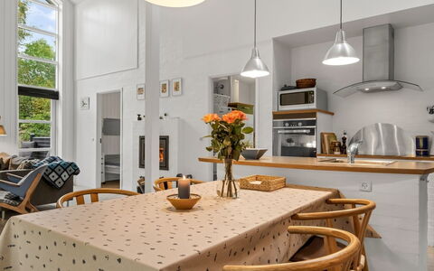 Berta - 300M from the Sea: Mueble, Diseño De Interiores, Piso, Lámpara, Silla, Cocina, Madera, Techo, Suelo, Comedor