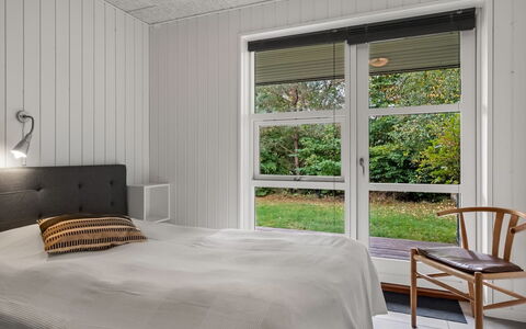 Berta - 300M from the Sea: Diseño De Interiores, Madera, Piso, Techo, Suelo, Habitación, Mueble, Suelos De Madera, Cama, Habitación