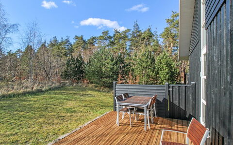 Berta - 300M from the Sea: Madera, Material Compuesto, Tablón, Madera Dura, Cubierta, Jardín, Sombra, Vía Muerta, Patio Interior, Yarda