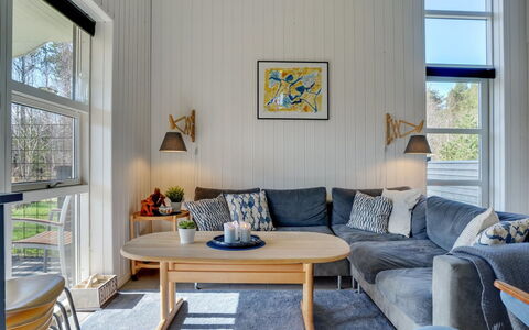 Berta - 300M from the Sea: Diseño De Interiores, Mueble, Piso, Madera, Suelo, Sofá, Techo, Sala, Habitación, Encendiendo