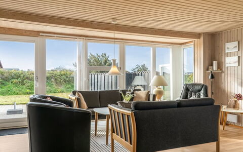 Raadengaard - 400M from the Sea: Piscina, Mueble Para Exteriores, Mueble, Recurso, Losa, Eco Hotel, Sombra, Silla, Ocio, Inmuebles