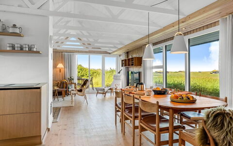Aatu - 360M from the Sea: Mueble, Madera, Cocina Y Comedor Mesa, Diseño De Interiores, Mesa, Techo, Silla, Piso, Comedor, Suelo
