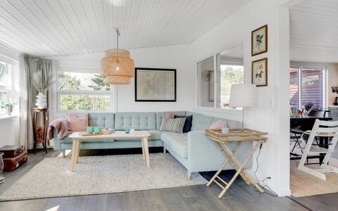 Sveina - 600M from the Sea: Mueble, Diseño De Interiores, Piso, Sofá, Madera, Suelo, Suelos De Madera, Sala, Techo, Casa