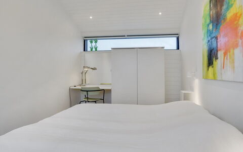 Claus - 500M from the Sea: Diseño De Interiores, Techo, Piso, Suelo, Habitación, Encendiendo, Cama, Habitación, Casa, Mueble