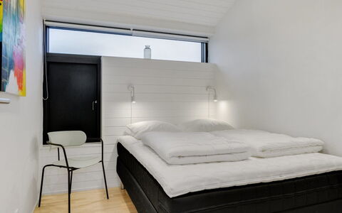 Claus - 500M from the Sea: Diseño De Interiores, Techo, Cama, Habitación, Lecho, Sábana, Marco De La Cama, Lámpara, Hotel, Arrojar La Almohada