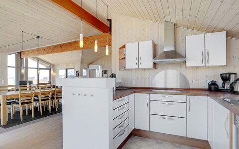 Tjarko - 150M from the Sea: Madera, Piso, Cocina, Diseño De Interiores, Techo, Mostrador, Suelo, Lámpara, Mueble, Gabinetes