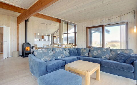 Tjarko - 150M from the Sea: Madera, Mueble, Suelo, Techo, Madera Dura, Suelos De Madera, Sala, Sofá, Cabaña